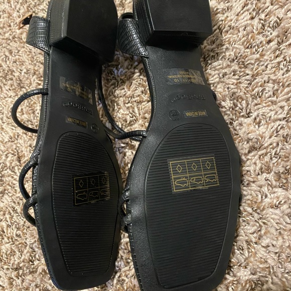 Black Strappy Sandals π€ - Picture 3 of 3